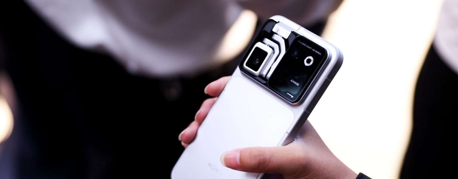 Anteprima: HONOR Robot Phone: finalmente qualcosa di nuovo