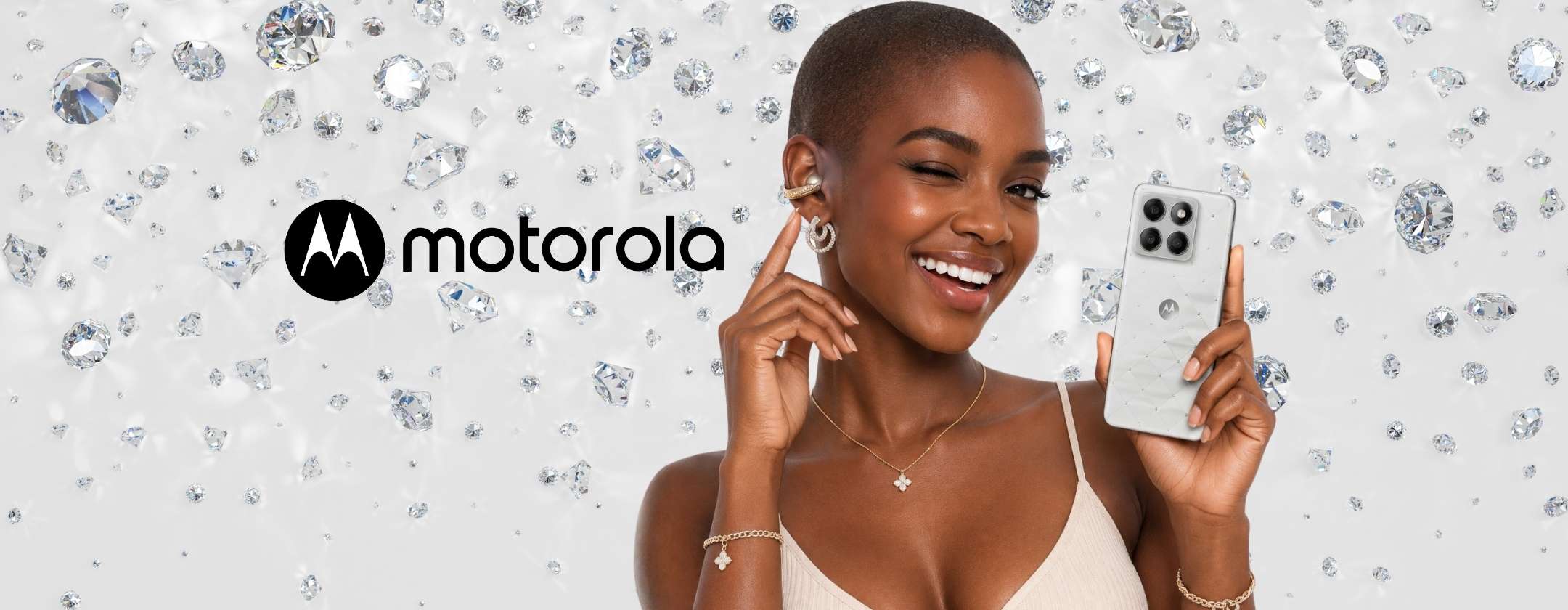 motorola-edge-70-moto-buds-loop-con-cristalli-swarovski-prezzone