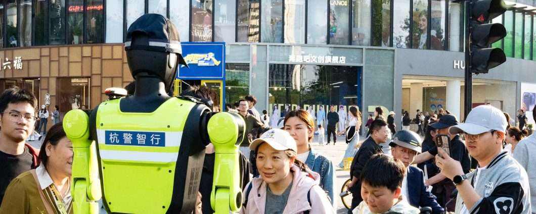 In Cina 15 robot umanoidi dirigono il traffico al posto dei vigili