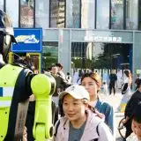 In Cina 15 robot umanoidi dirigono il traffico al posto dei vigili