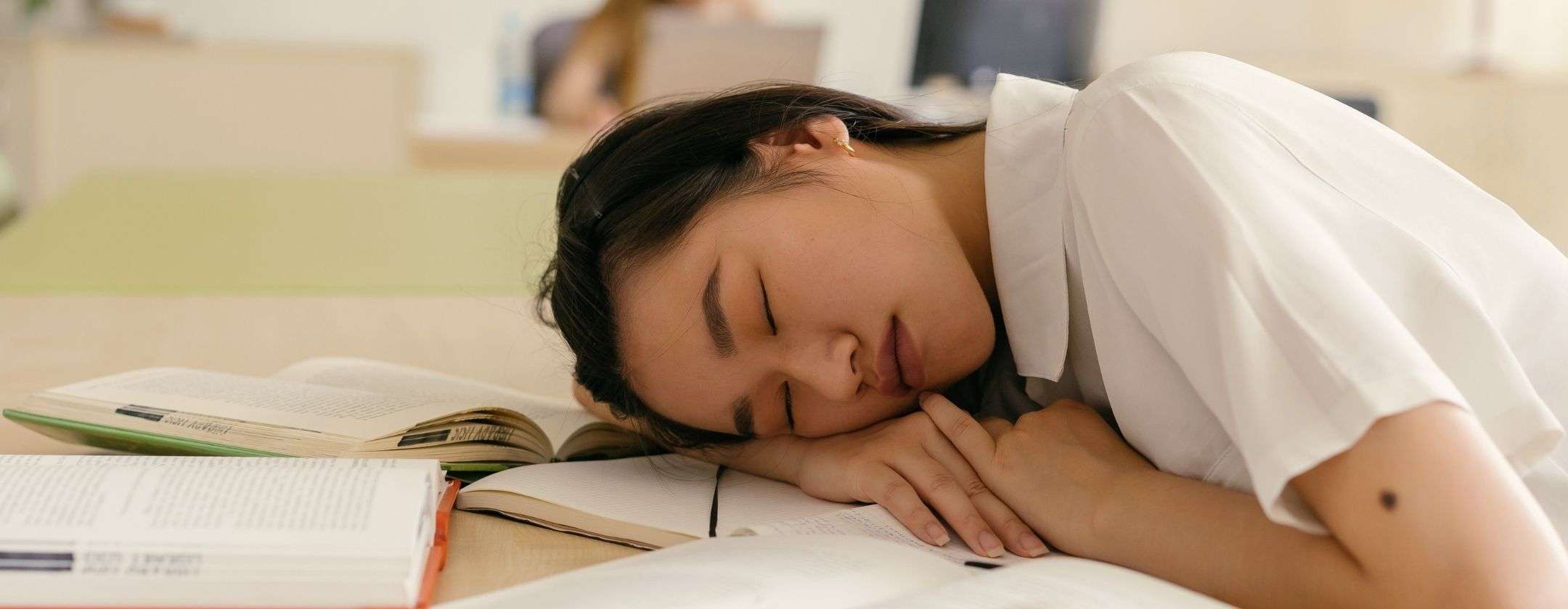 studi-universita-una-ora-sonno-in-piu-notte-migliora-tuoi-voti