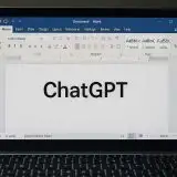 ChatGPT arriva su Microsoft Word ed è disponibile anche gratis