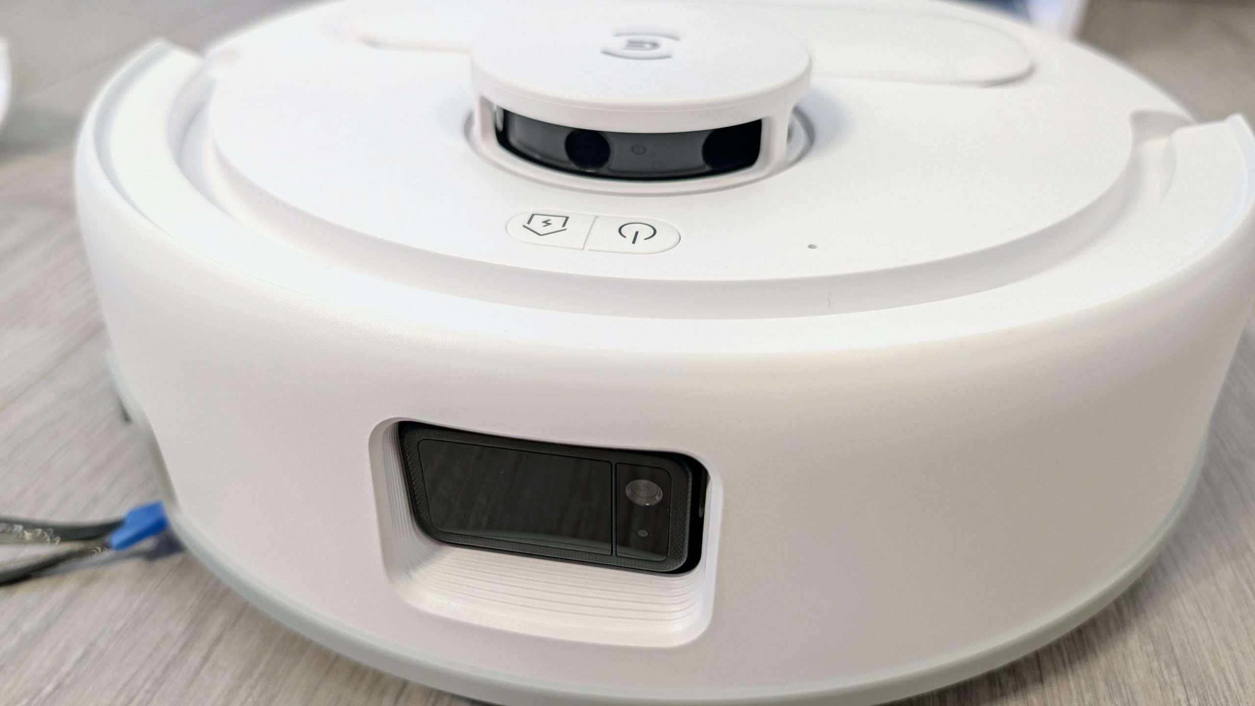 Recensione Ecovacs DEEBOT Mini 2: il robot aspirapolvere compatto che fa tutto