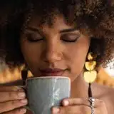 Caffè: annusarlo riduce lo stress e stimola l’attività cerebrale