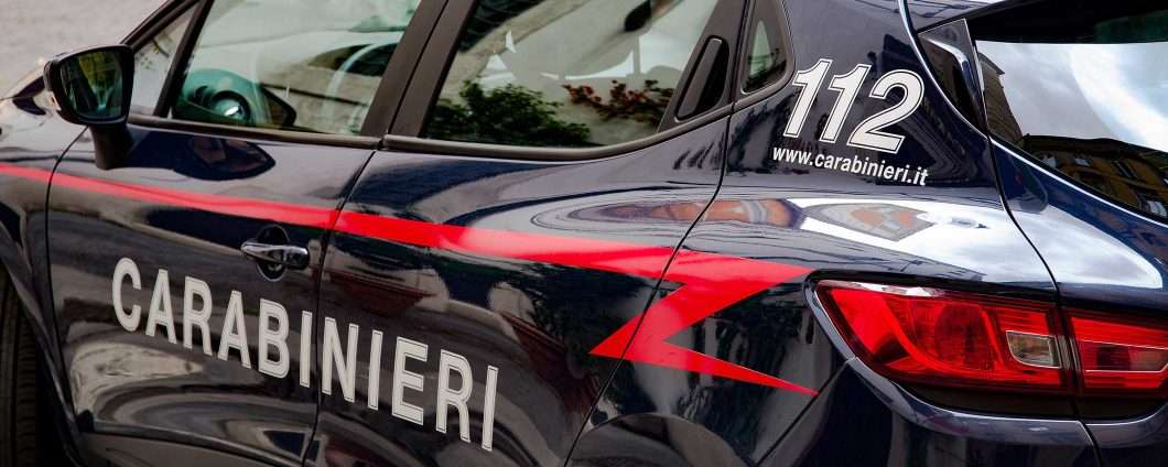 Crea una chat di gruppo e dice di voler accoltellare l'insegnante