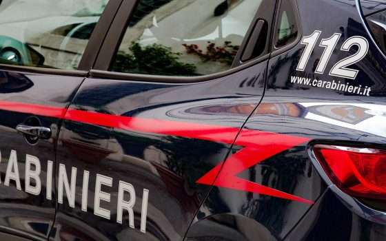 Crea una chat di gruppo e dice di voler accoltellare l'insegnante