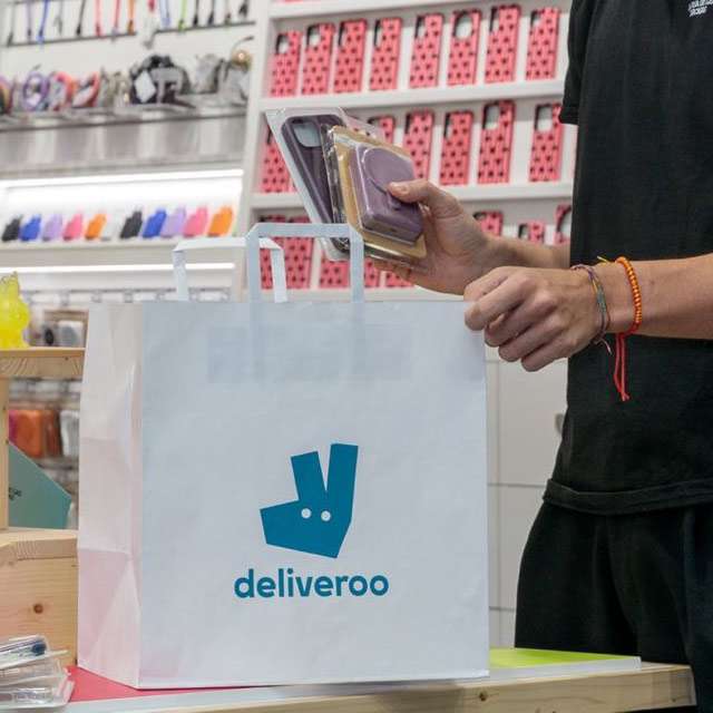 Da oggi Deliveroo consegna anche i prodotti tecnologici