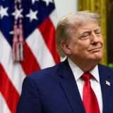 Trump sull'AI: niente regole, bisogna accelerare per battere la Cina