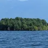 Un'isola misteriosa è emersa in un lago canadese: di cosa si tratta?