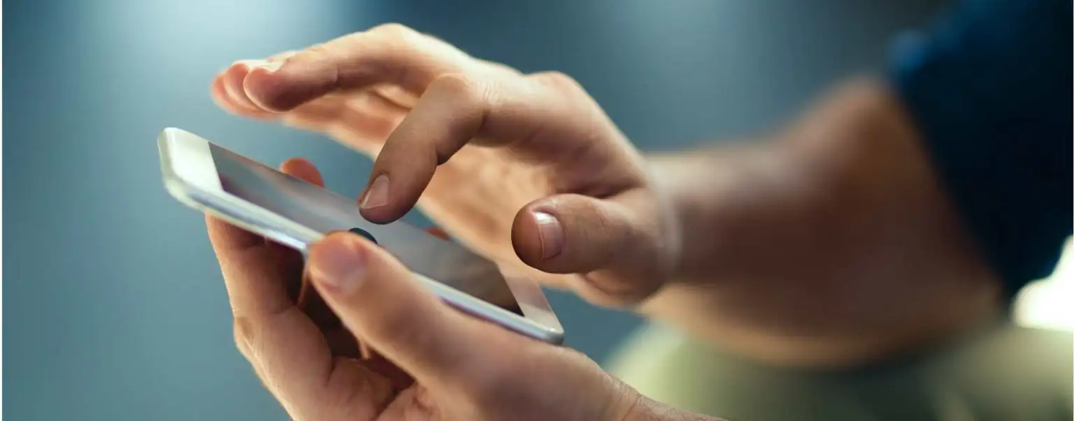 Copertina: Perché nessuno compra più smartphone economici?