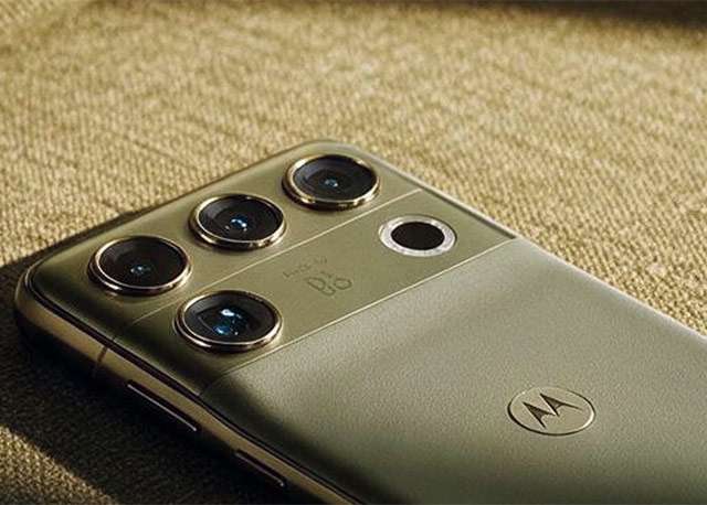 Il design del nuovo smartphone Motorola Signature 27