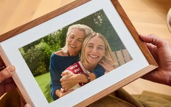 Amazon lancia una cornice digitale con note vocali per le foto