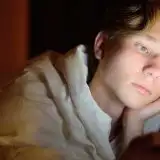 Video brevi alterano la percezione del futuro negli adolescenti