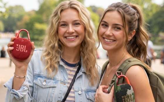 Appendi il suono allo zaino con JBL Clip 5 e goditi 12 ore di musica
