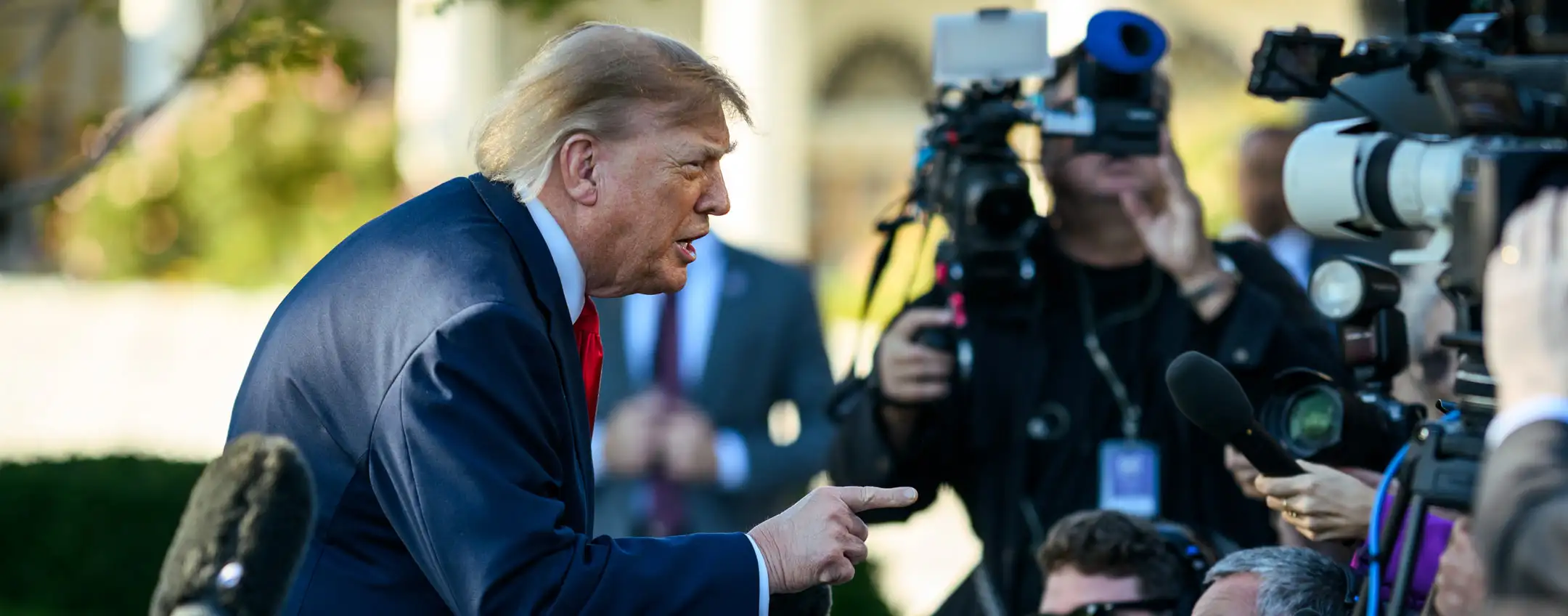 Ban per il termine AI: Trump vuole solo Super Intelligence