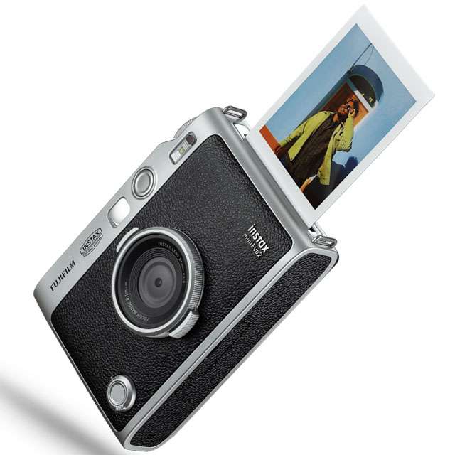 La fotocamera ibrida Fujifilm instax mini Evo 2