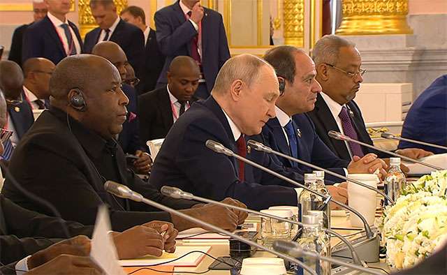Vladimir Putin al summit economico e umanitario tra Russia e Africa