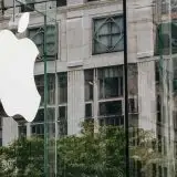 Apple punta su un'AI invisibile e privata, ma Siri AI ritarda in Europa