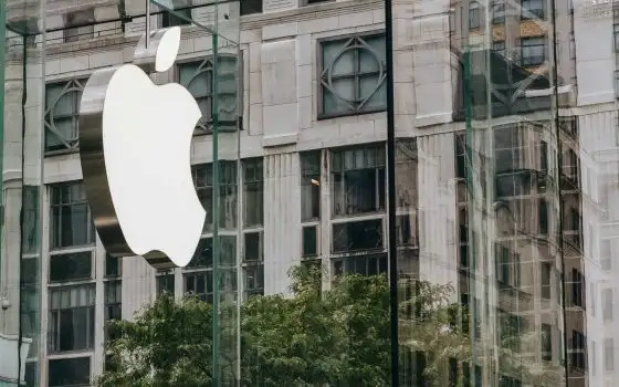 Apple punta su un'AI invisibile e privata, ma Siri AI ritarda in Europa